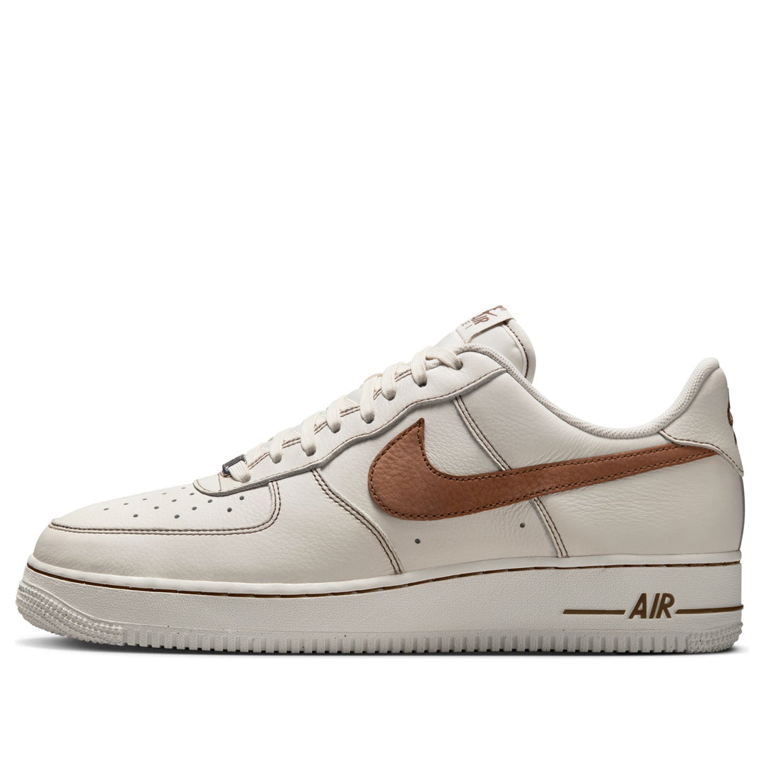 NIKE AIR FORCE 1 &