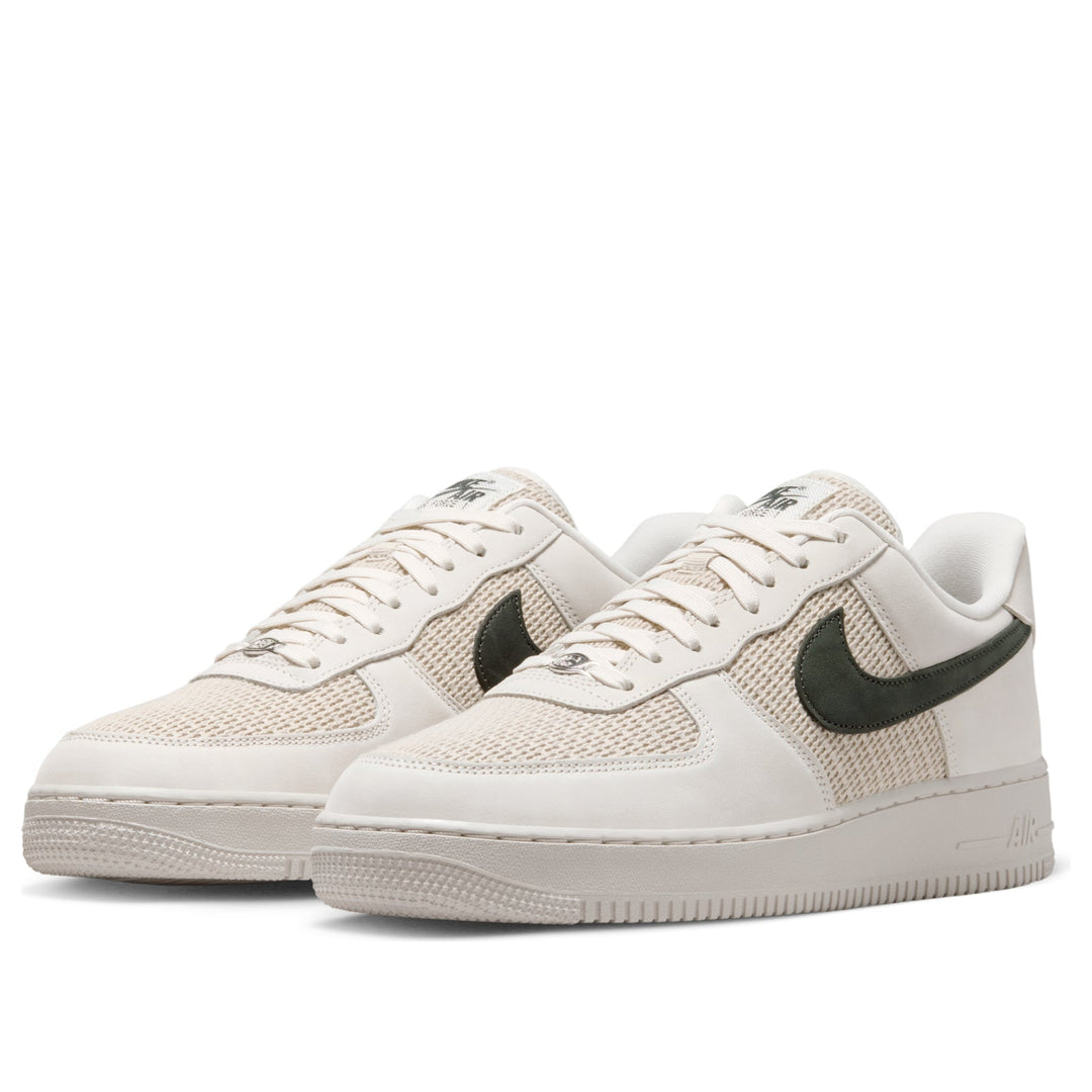 NIKE AIR FORCE 1 &