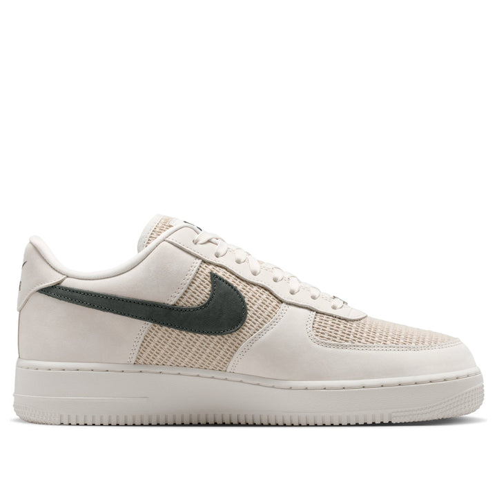 NIKE AIR FORCE 1 &