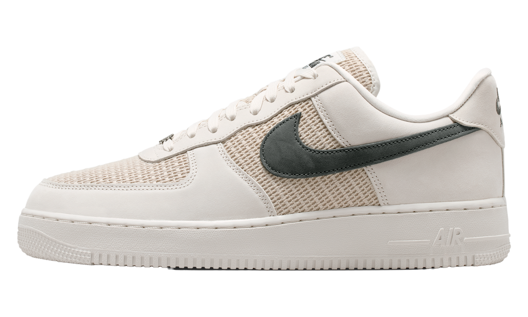 NIKE AIR FORCE 1 &