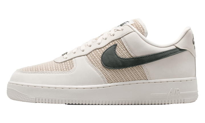 NIKE AIR FORCE 1 &