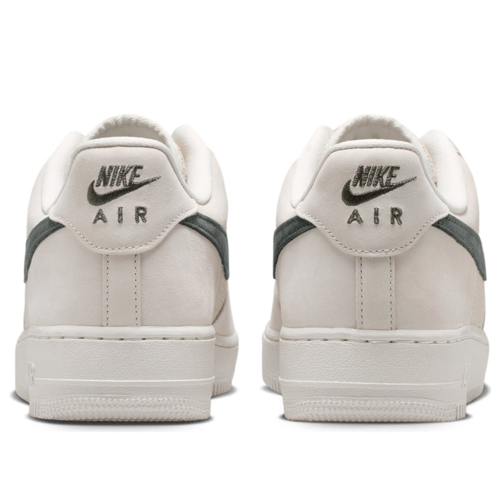 NIKE AIR FORCE 1 &