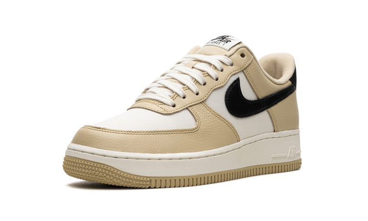 NIKE AIR FORCE 1 &