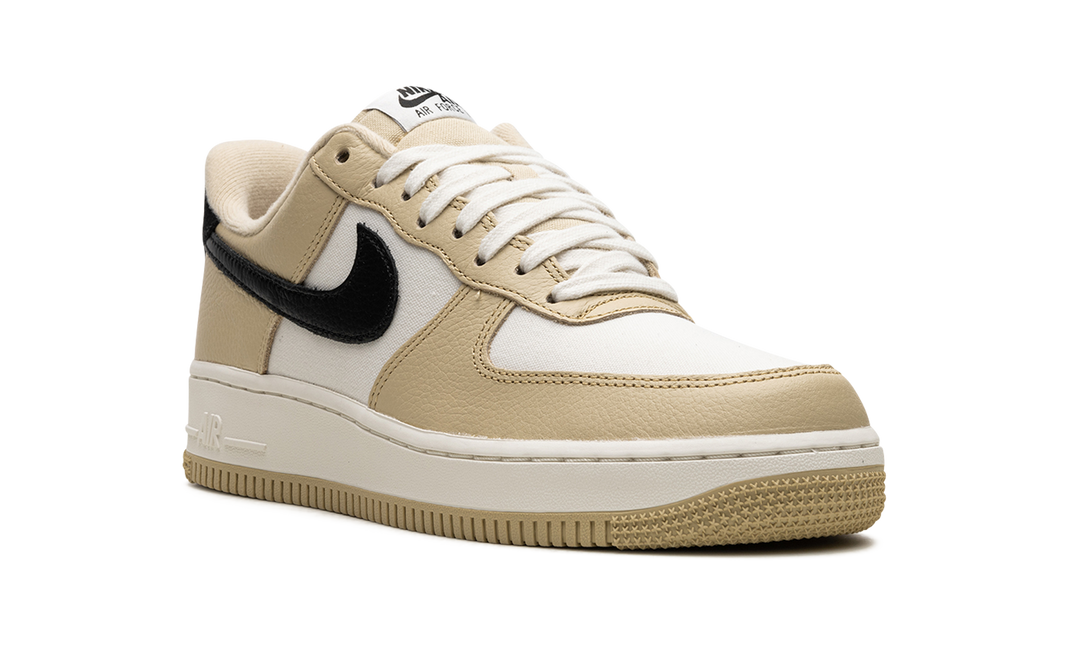 NIKE AIR FORCE 1 &