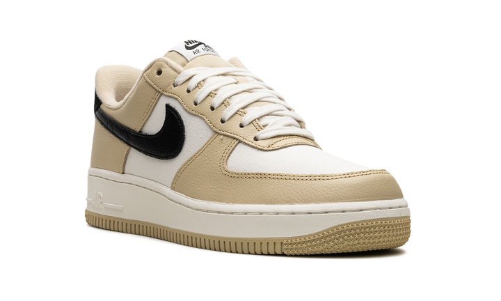 NIKE AIR FORCE 1 &