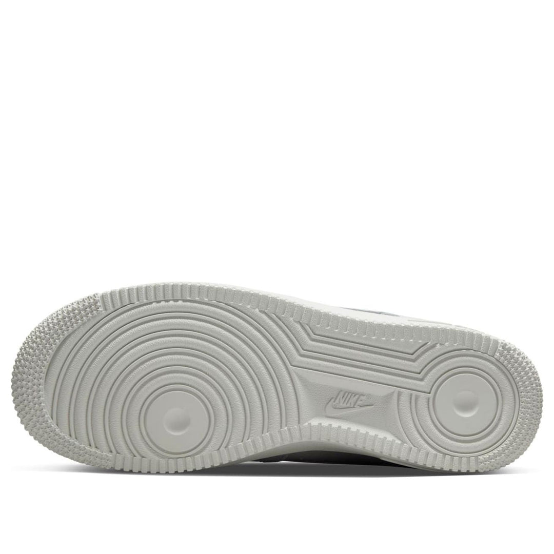 NIKE AIR FORCE 1 &