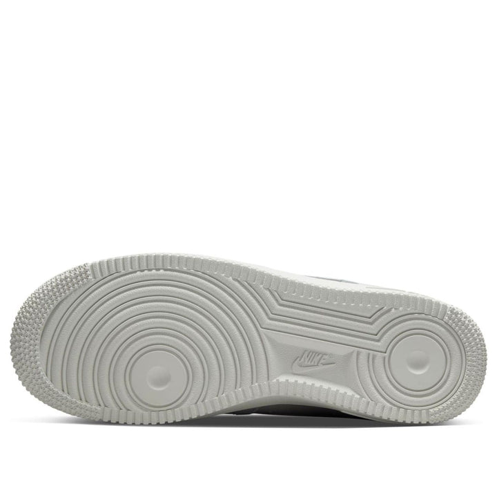 NIKE AIR FORCE 1 &