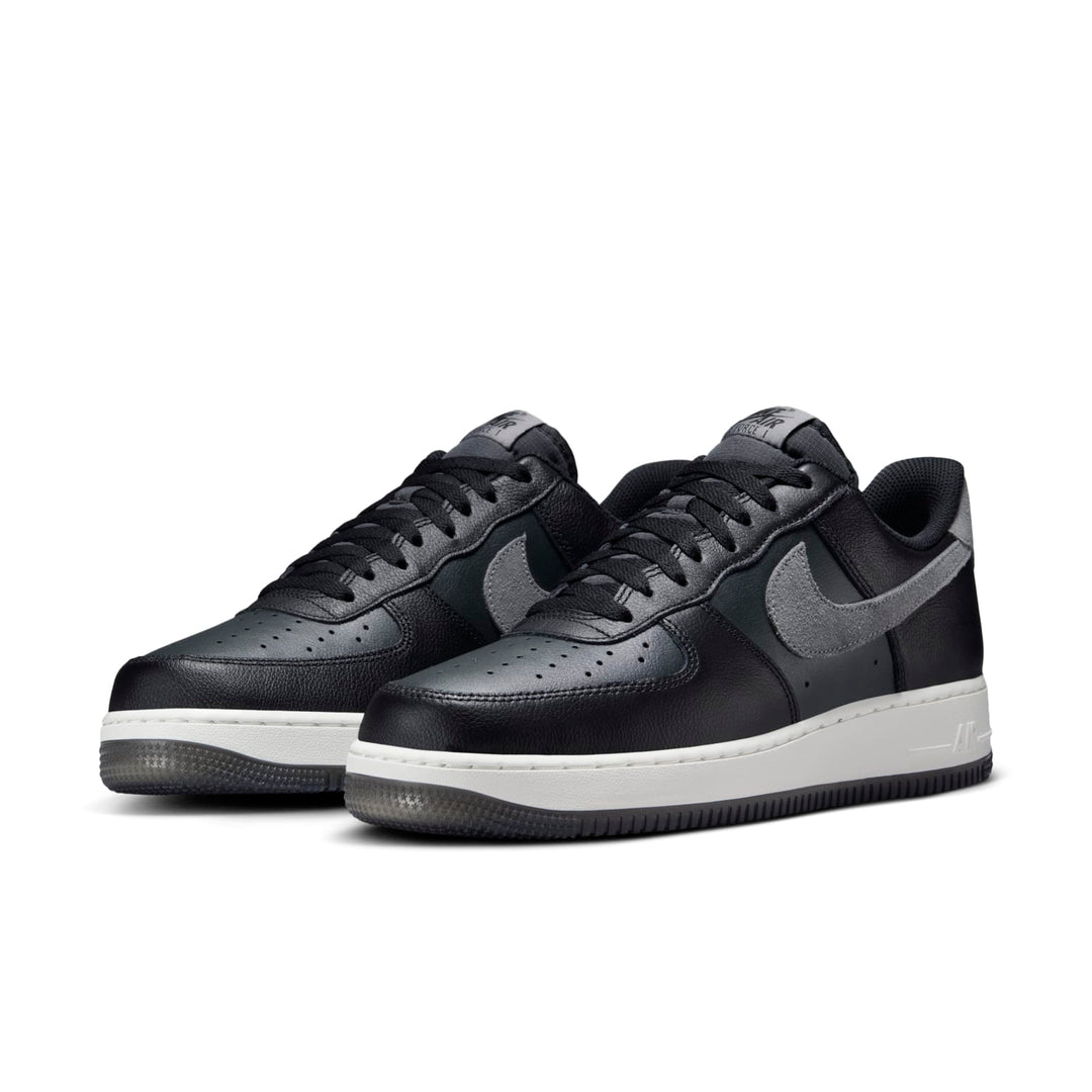NIKE AIR FORCE 1 &