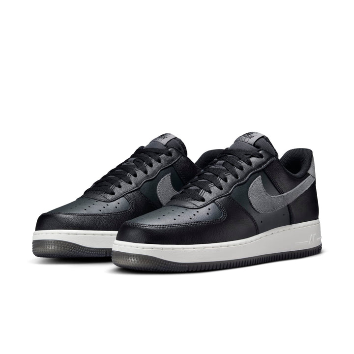 NIKE AIR FORCE 1 &