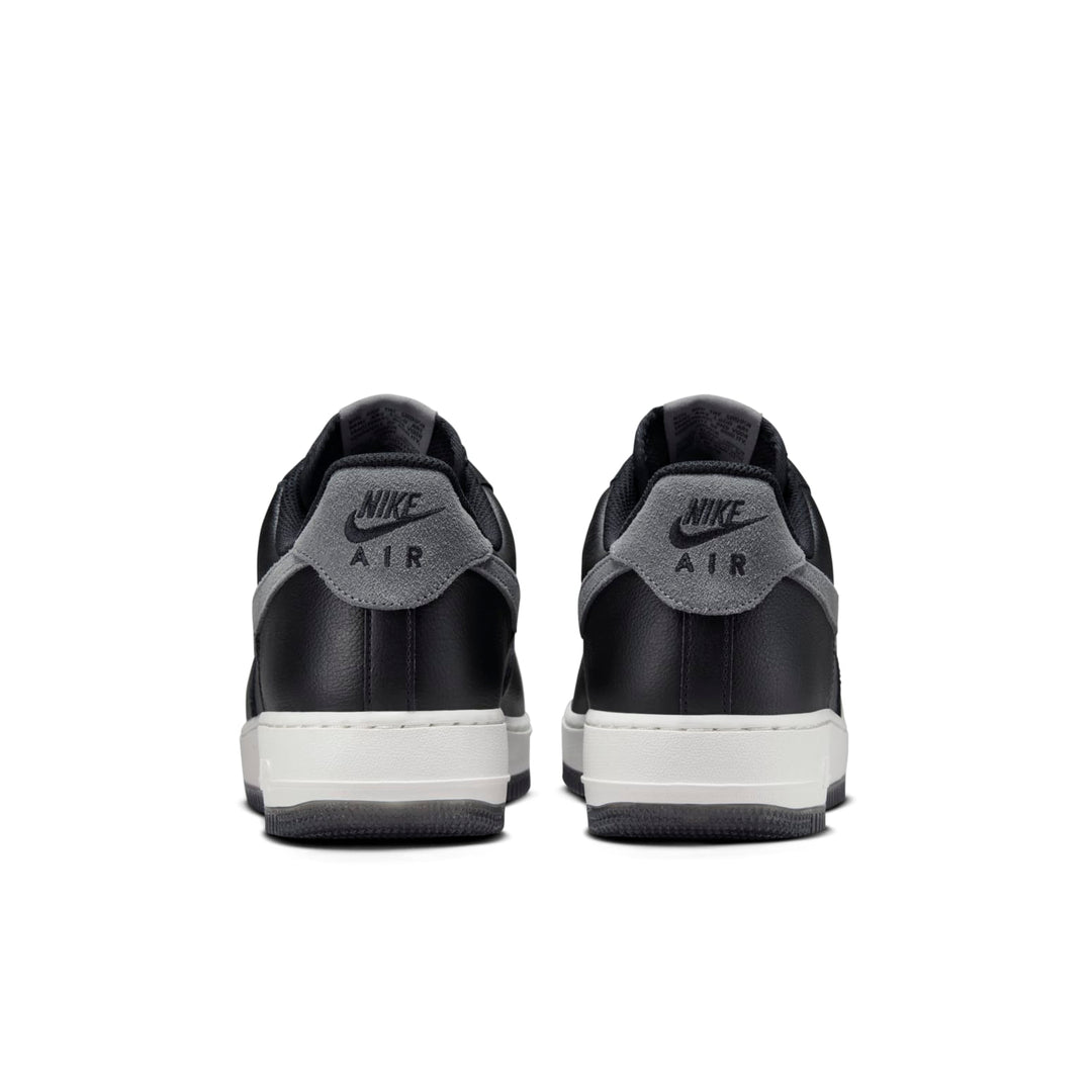 NIKE AIR FORCE 1 &