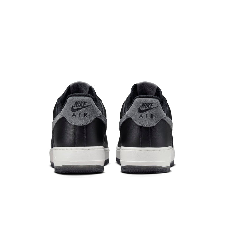 NIKE AIR FORCE 1 &