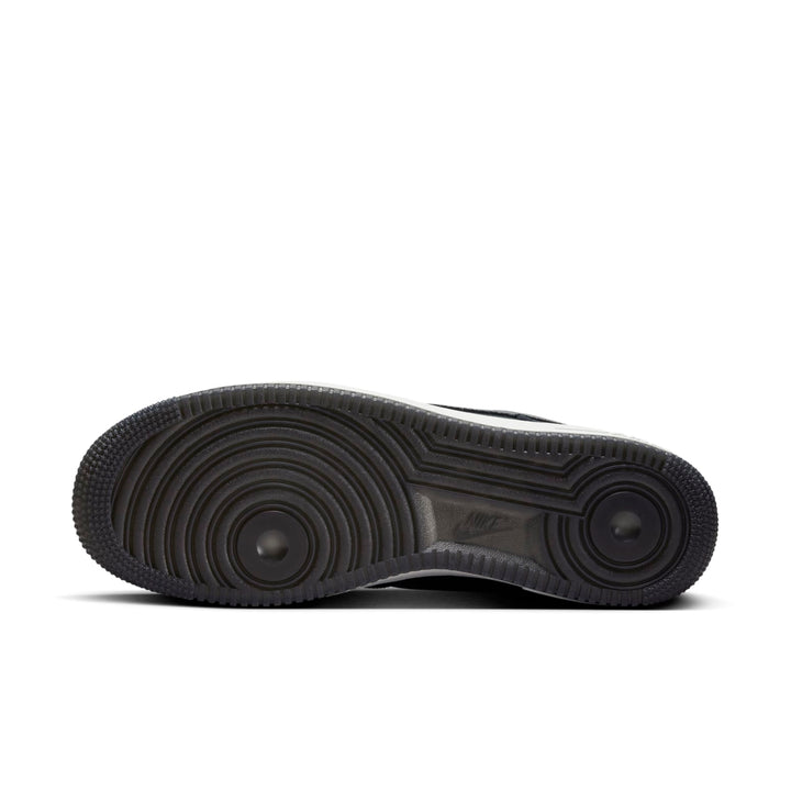 NIKE AIR FORCE 1 &