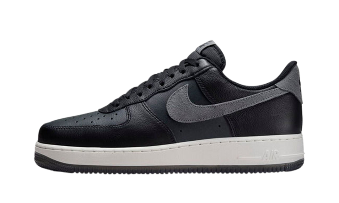 NIKE AIR FORCE 1 &