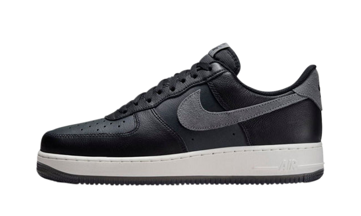 NIKE AIR FORCE 1 &