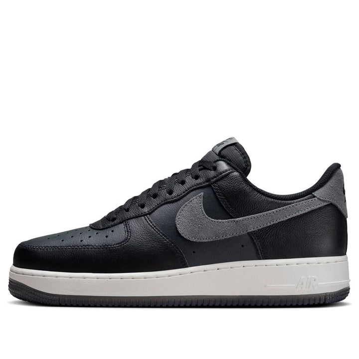 NIKE AIR FORCE 1 &