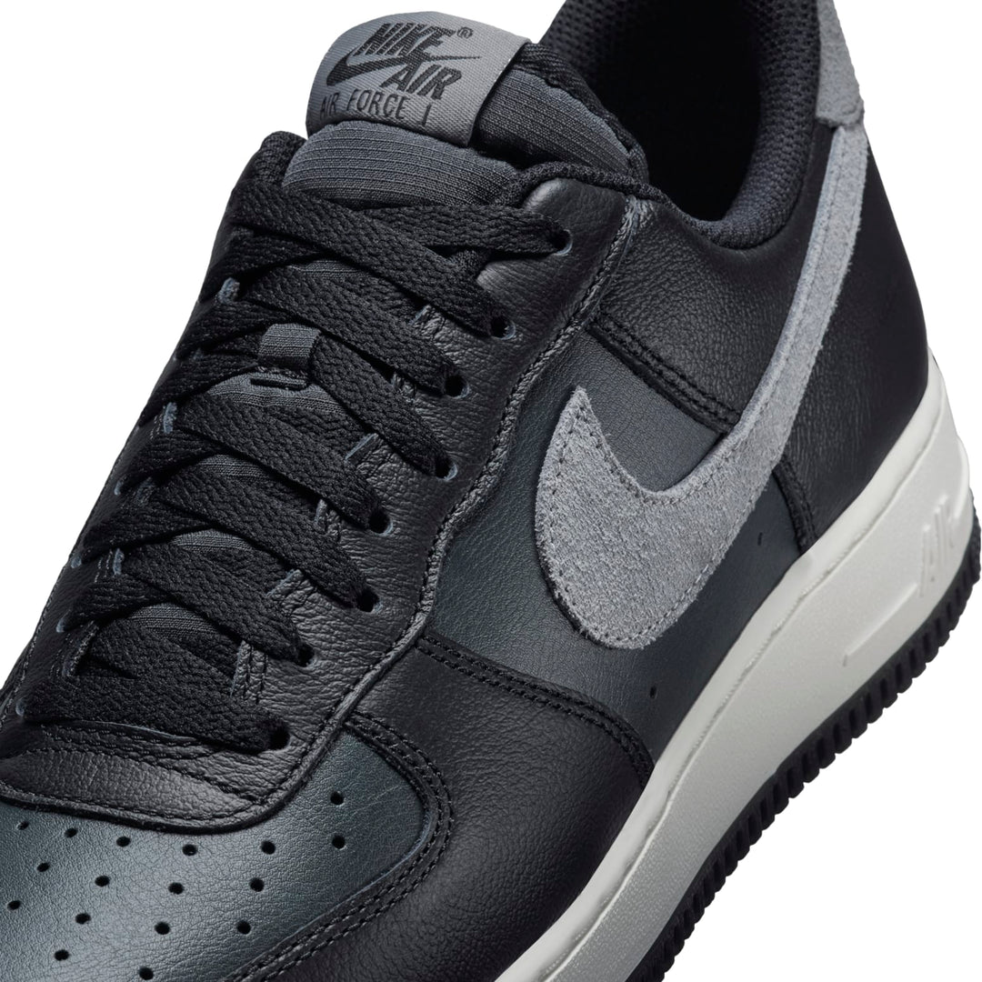 NIKE AIR FORCE 1 &