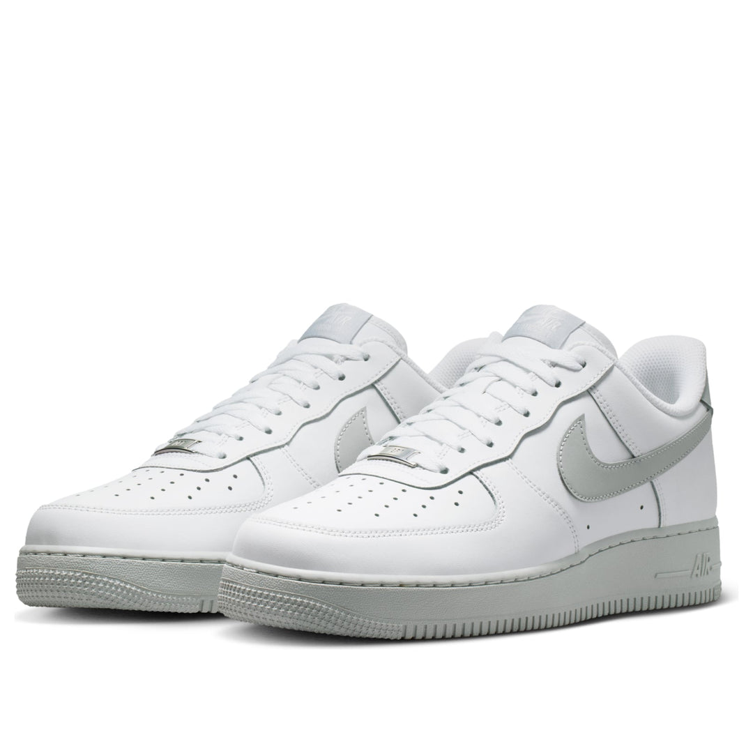 NIKE AIR FORCE 1 &