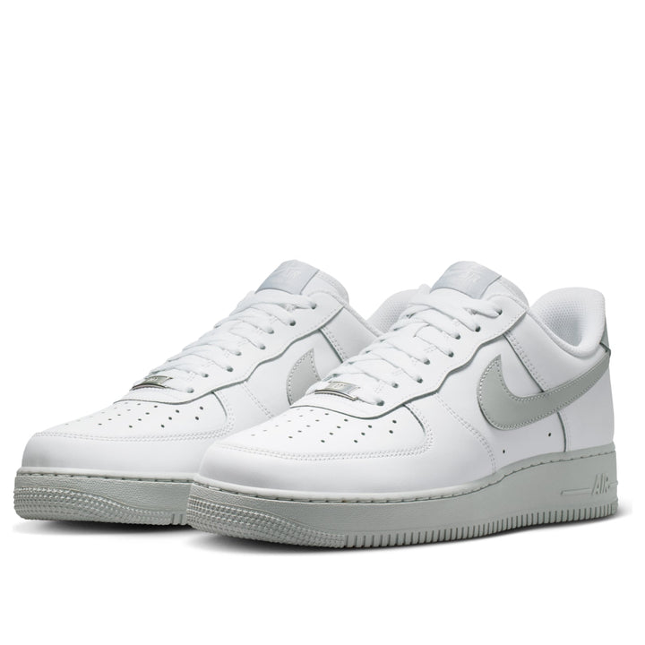 NIKE AIR FORCE 1 &