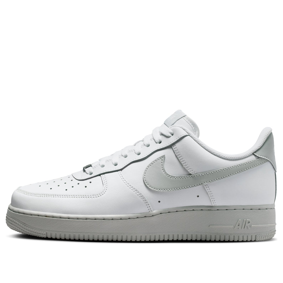 NIKE AIR FORCE 1 &