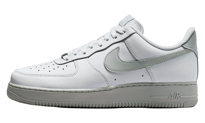 NIKE AIR FORCE 1 &