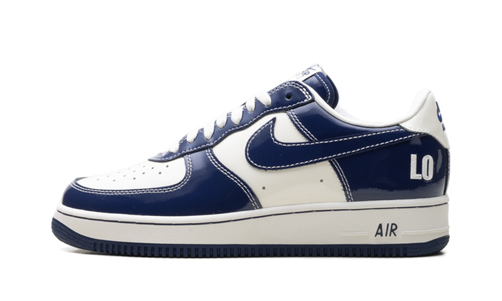 NIKE AIR FORCE 1 LOW &