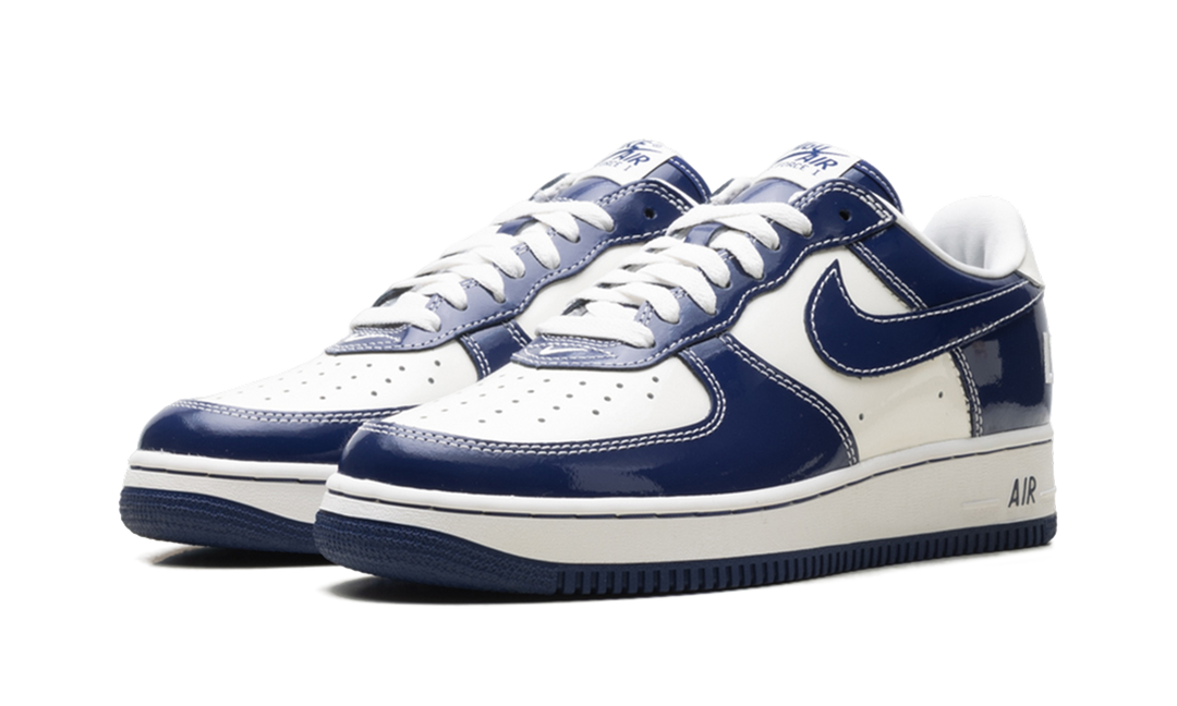 NIKE AIR FORCE 1 LOW &