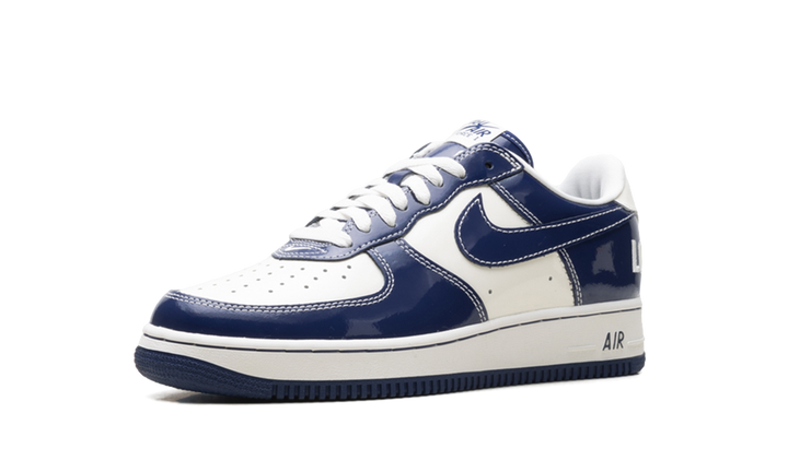NIKE AIR FORCE 1 LOW &