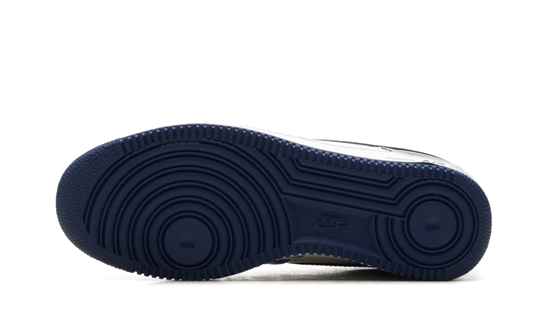 NIKE AIR FORCE 1 LOW &