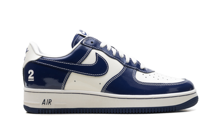 NIKE AIR FORCE 1 LOW &