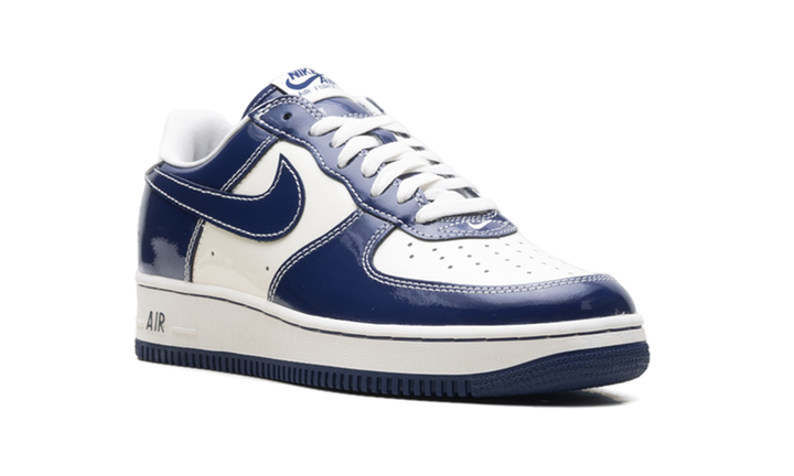 NIKE AIR FORCE 1 LOW &