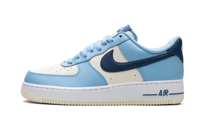 NIKE AIR FORCE 1 LOW &