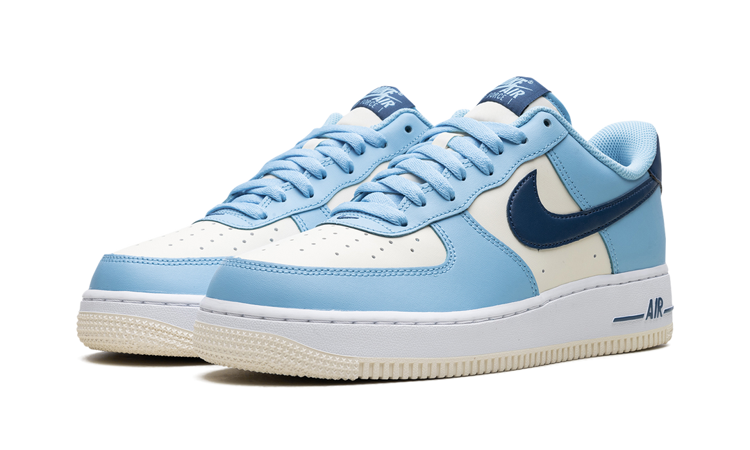 NIKE AIR FORCE 1 LOW &