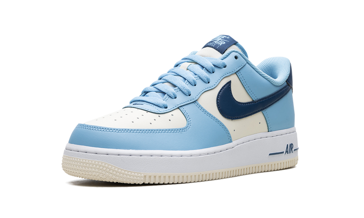NIKE AIR FORCE 1 LOW &