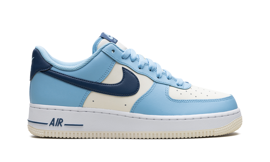 NIKE AIR FORCE 1 LOW &