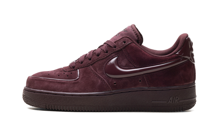 NIKE AIR FORCE 1 LOW &