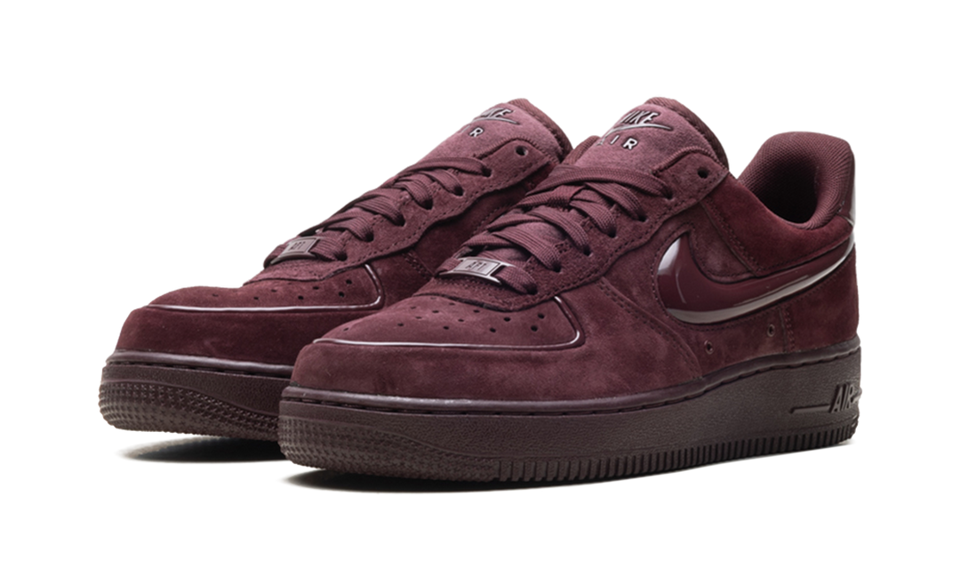 NIKE AIR FORCE 1 LOW &