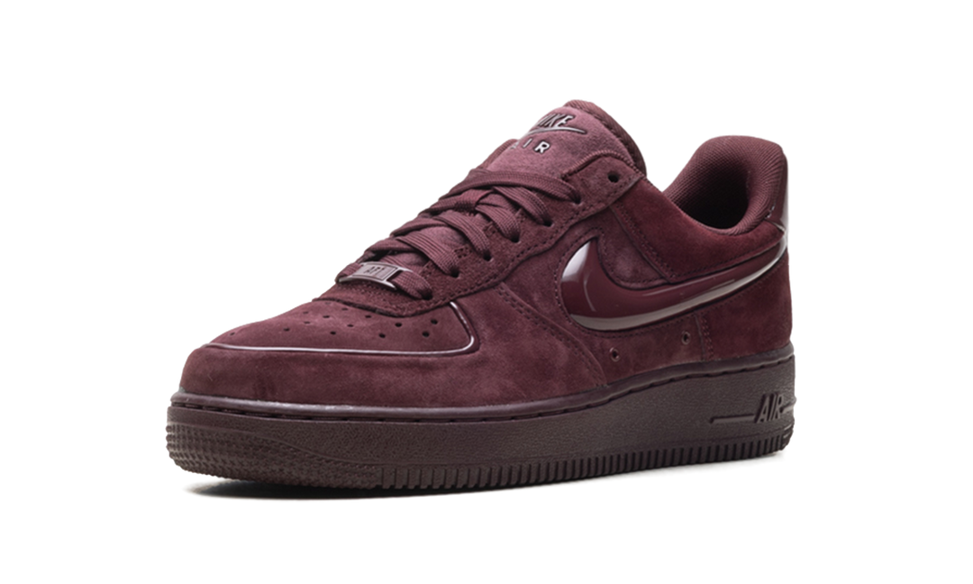 NIKE AIR FORCE 1 LOW &