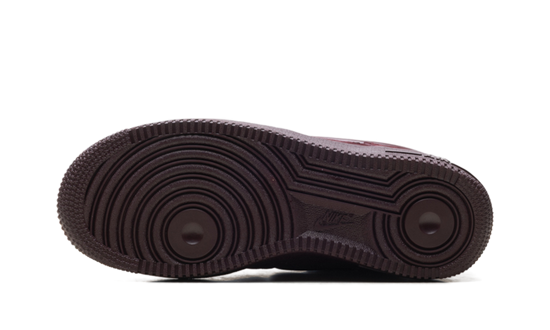 NIKE AIR FORCE 1 LOW &
