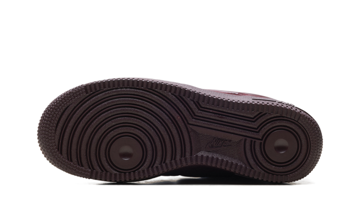 NIKE AIR FORCE 1 LOW &