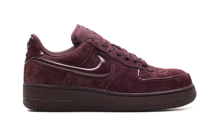 NIKE AIR FORCE 1 LOW &