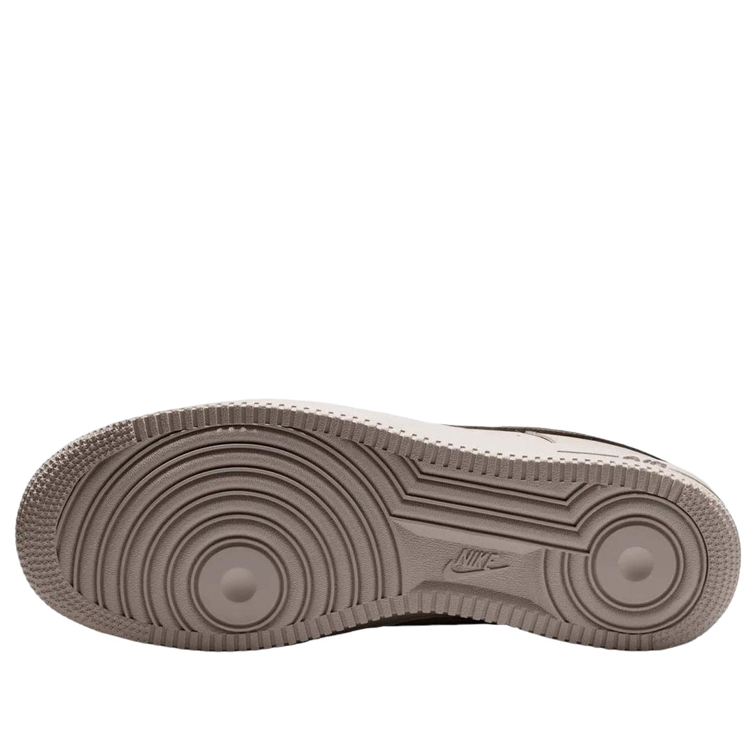 NIKE AIR FORCE 1 LOW '07 CARBON FIBER SWOOSH COLLEGE GREY NEWSPRINT — Stock