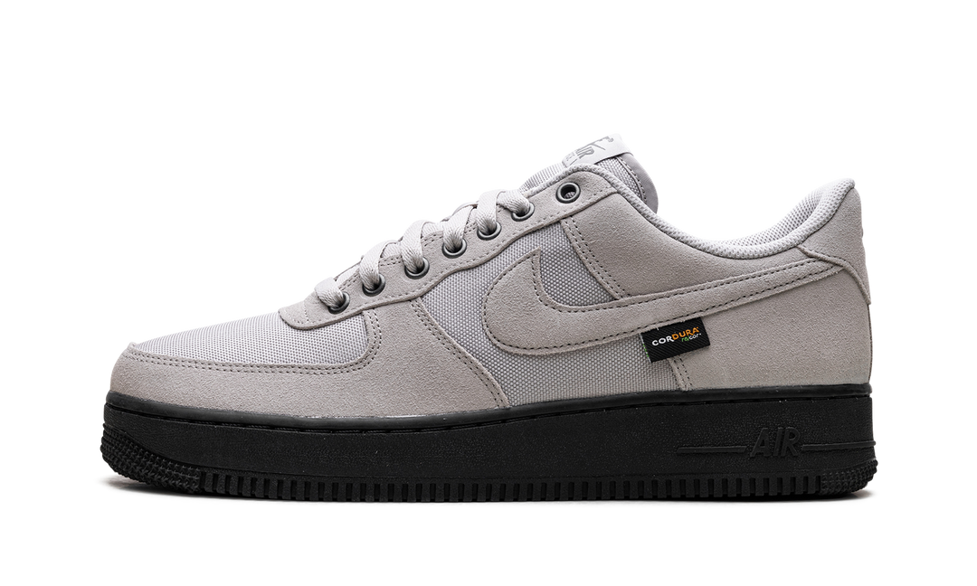 NIKE AIR FORCE 1 LOW &