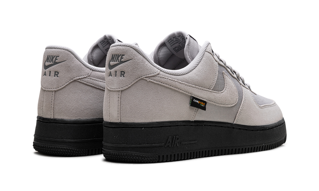 NIKE AIR FORCE 1 LOW &