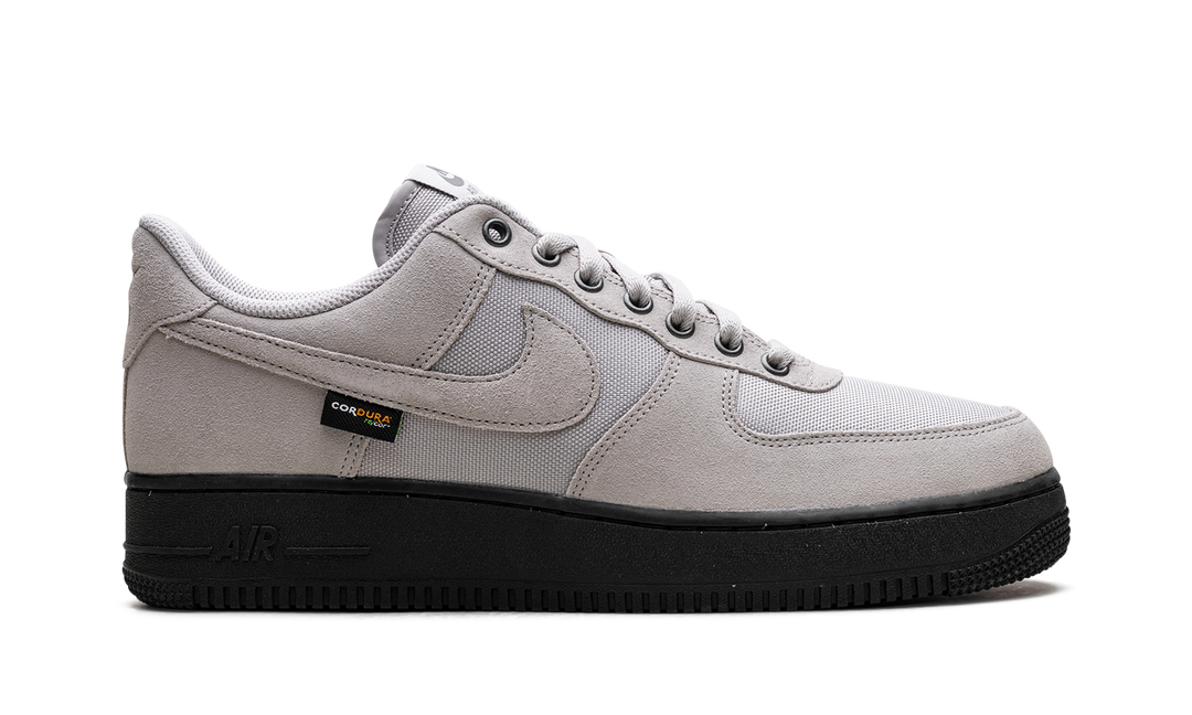 NIKE AIR FORCE 1 LOW &