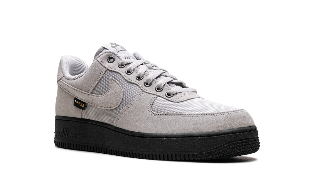 NIKE AIR FORCE 1 LOW &
