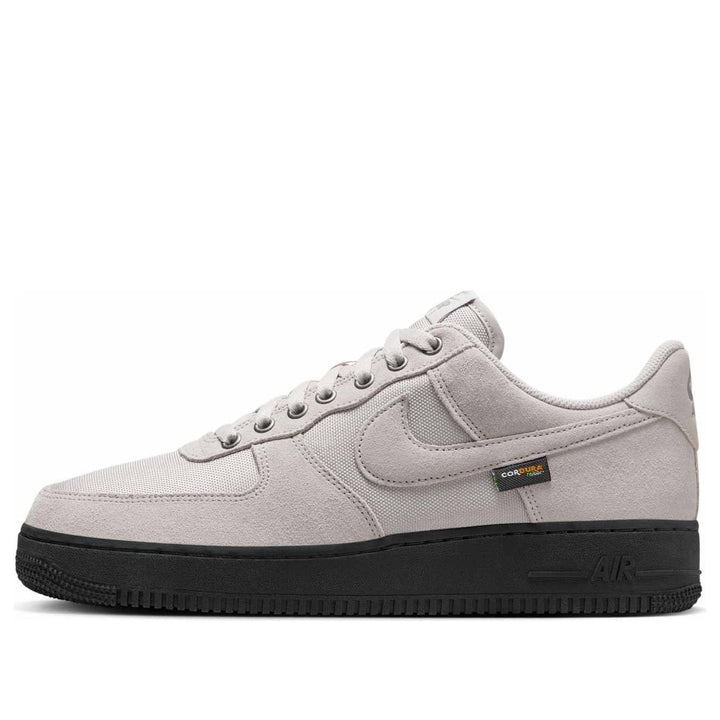 NIKE AIR FORCE 1 LOW &