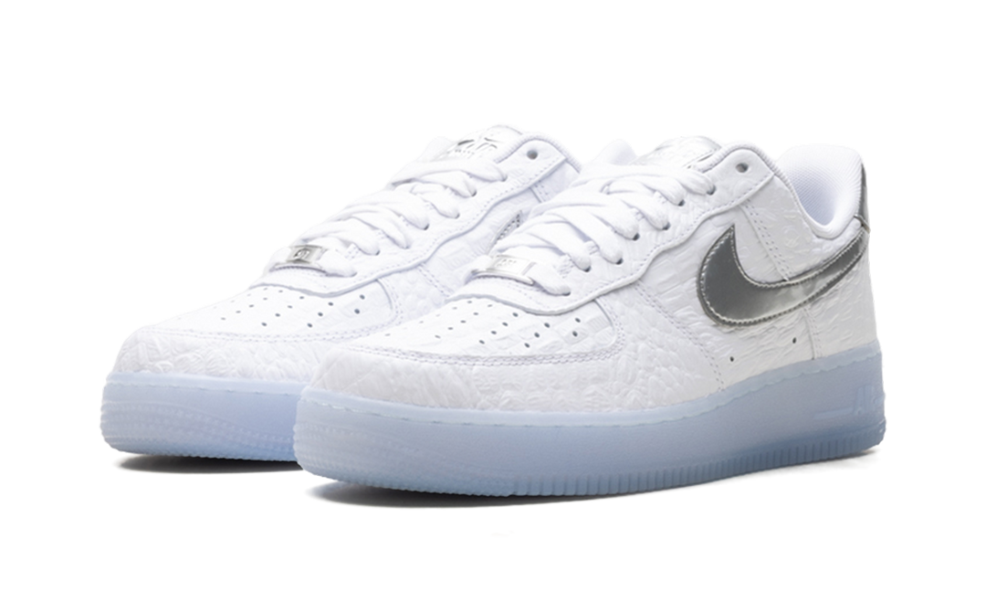 NIKE AIR FORCE 1 LOW &