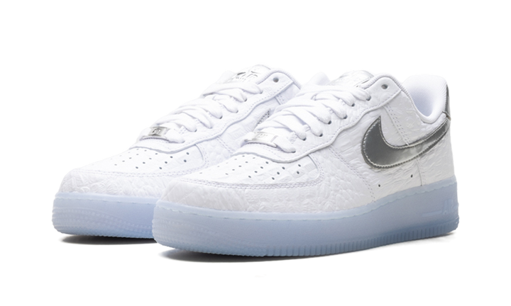 NIKE AIR FORCE 1 LOW &