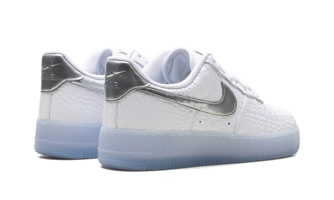 NIKE AIR FORCE 1 LOW &