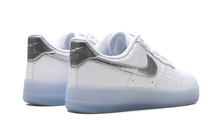 NIKE AIR FORCE 1 LOW &